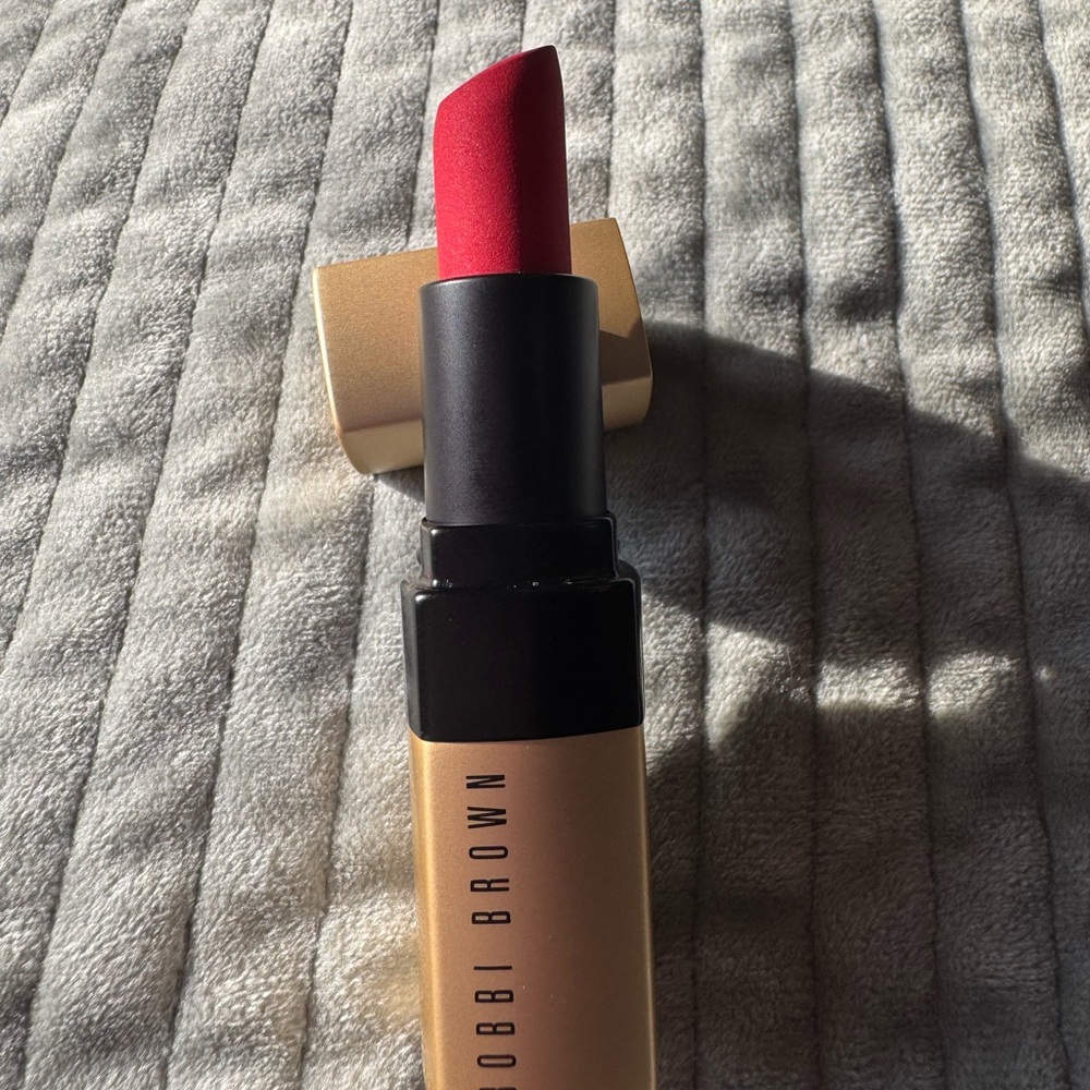 NIB Bobbi Brown Bold Scarlet Lipstick